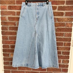 Banana Republic Long Light Blue Denim Maxi Skirt. Size 6.